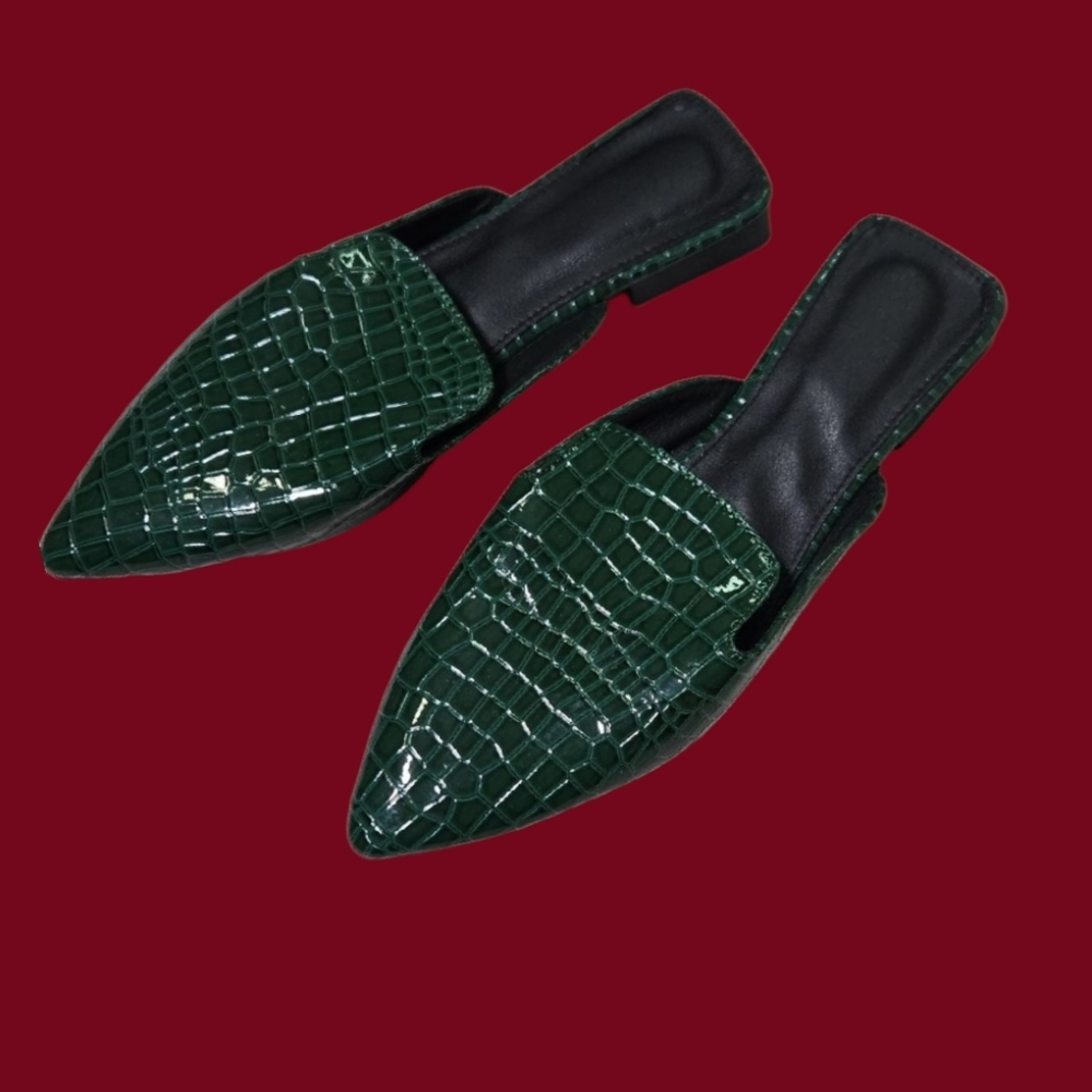 Elegant Green Croc-Embossed Women's Mules